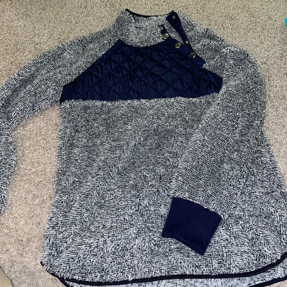 Sweatshirt